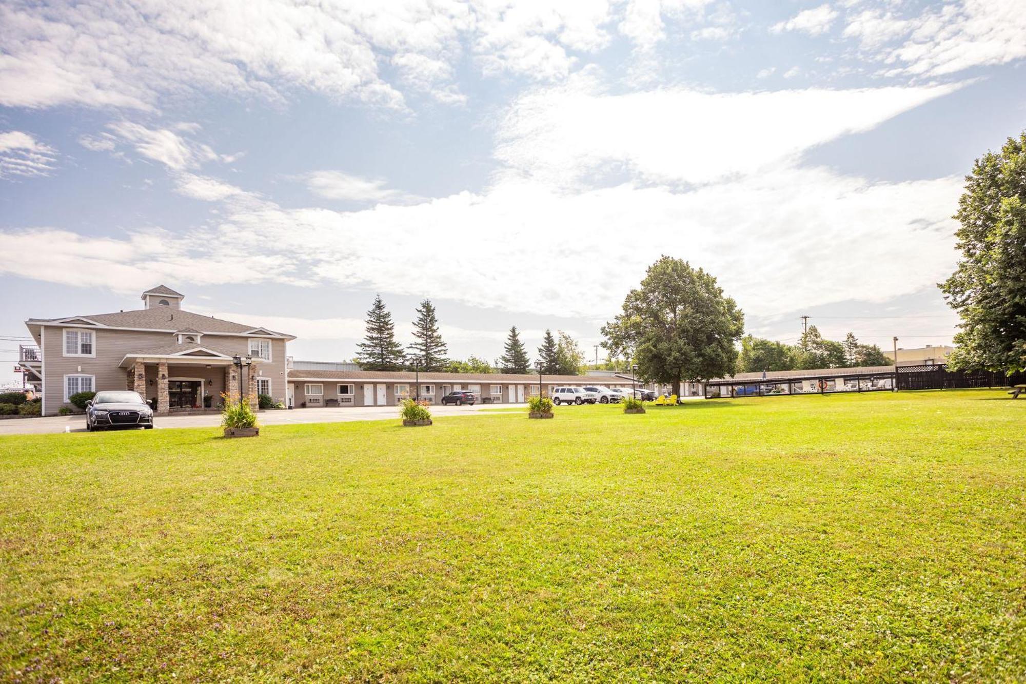 Canadas Best Value Inn & Suites-Charlottetown Bagian luar foto